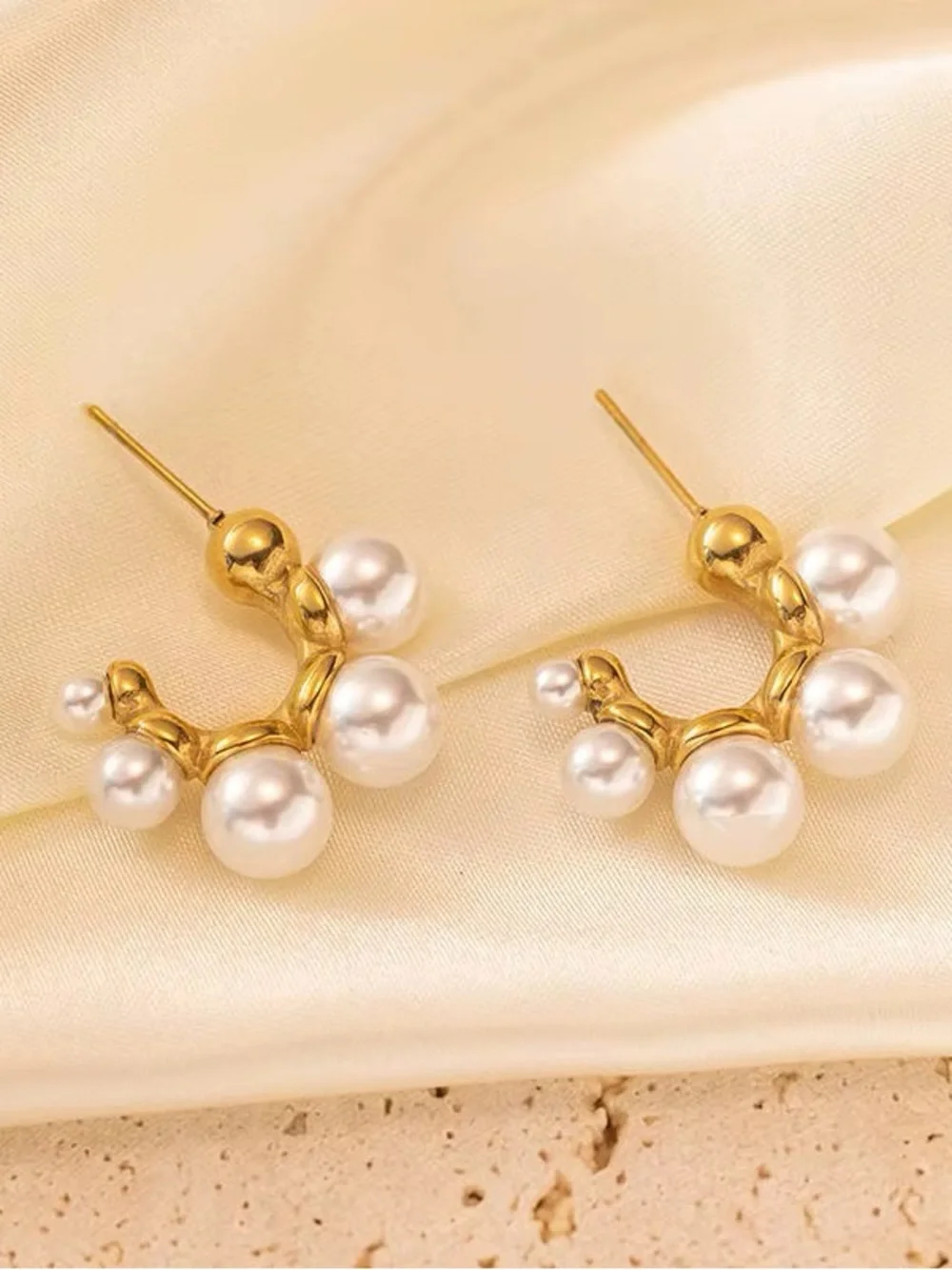 ***Exquisite High-Quality Gold Pearl Cluster Hoop Earrings